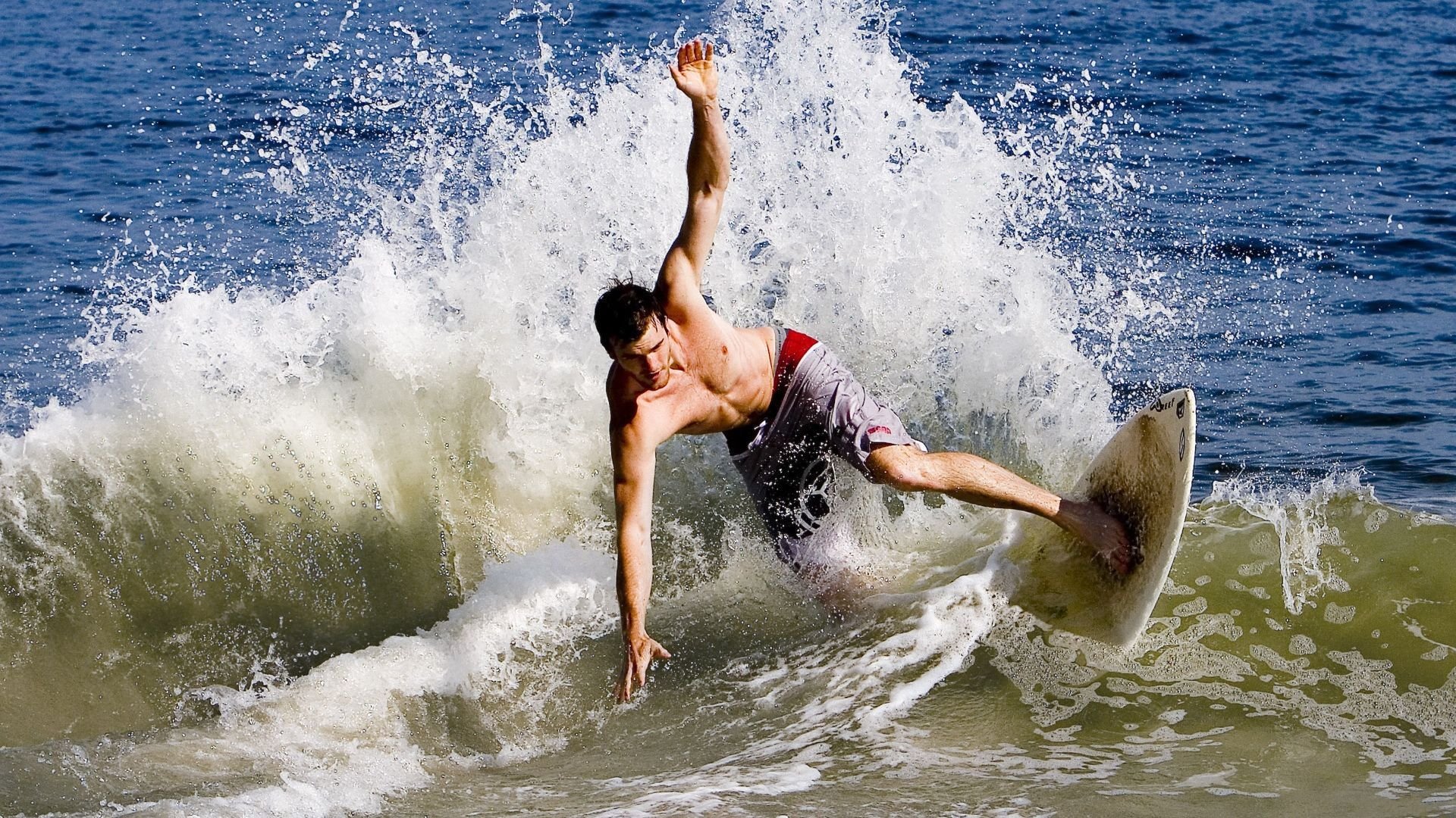 欧冠决赛焦点战,掘金火力压制黄蜂