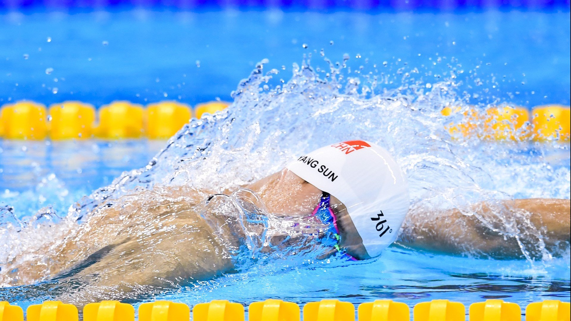 苏亚雷斯连续得分拉开差距，比利时踏平巴萨，足球版图上的权力更迭